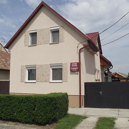 Radek Vendégház és Apartman Halászi Esterno foto