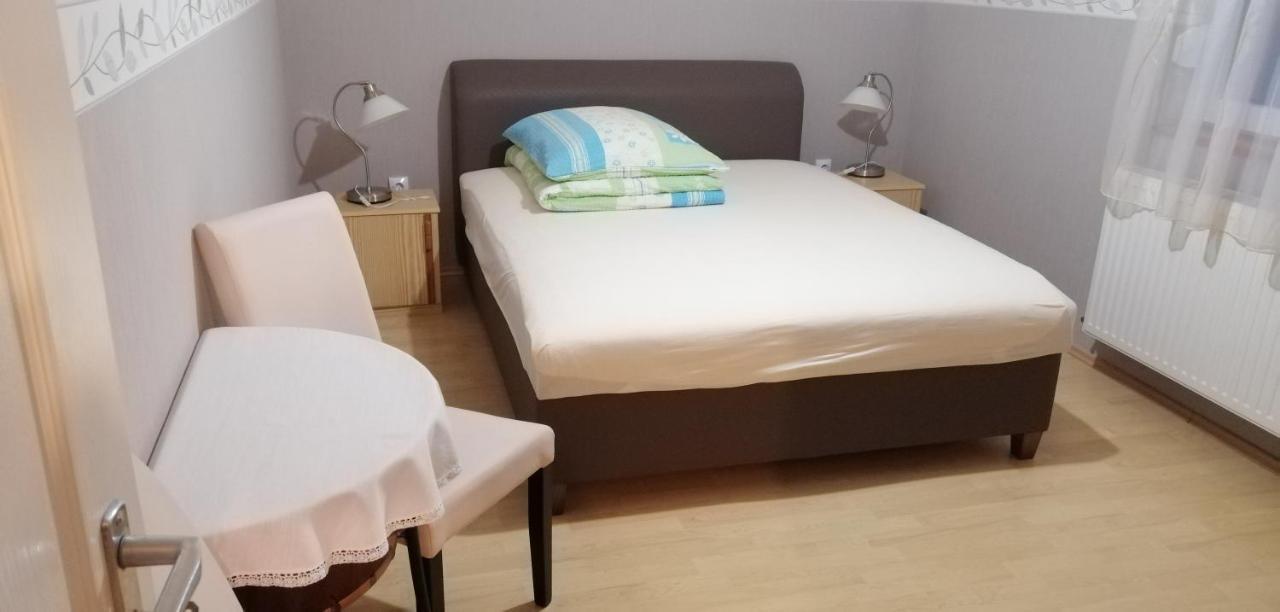 Radek Vendégház és Apartman Halászi Esterno foto
