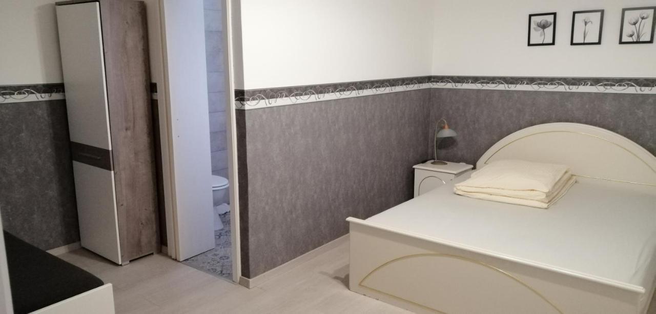 Radek Vendégház és Apartman Halászi Esterno foto