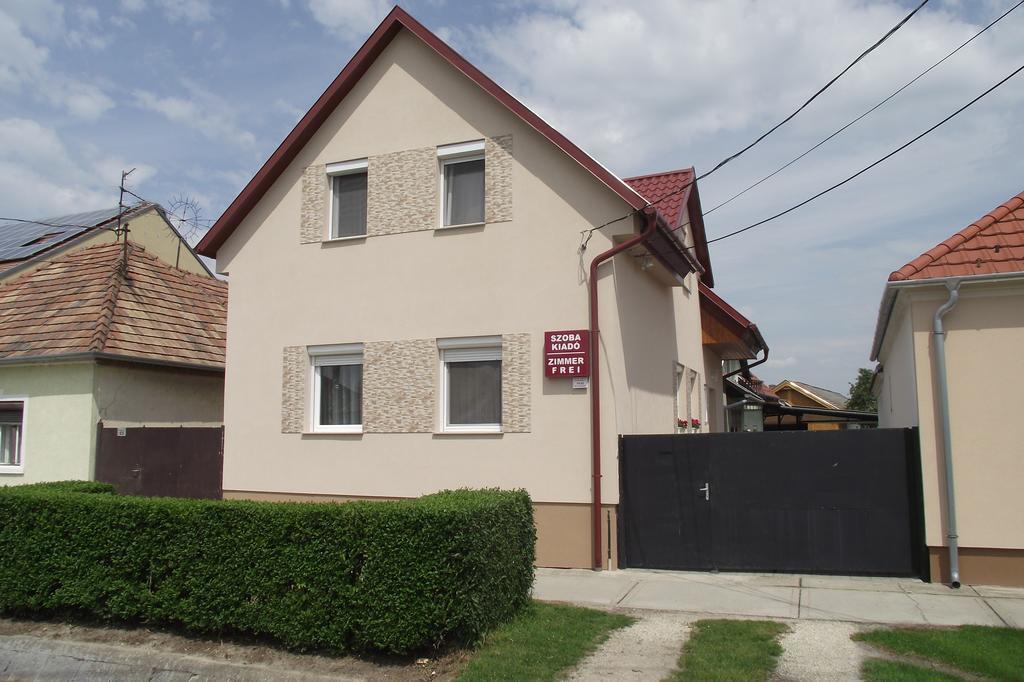 Radek Vendégház és Apartman Halászi Esterno foto
