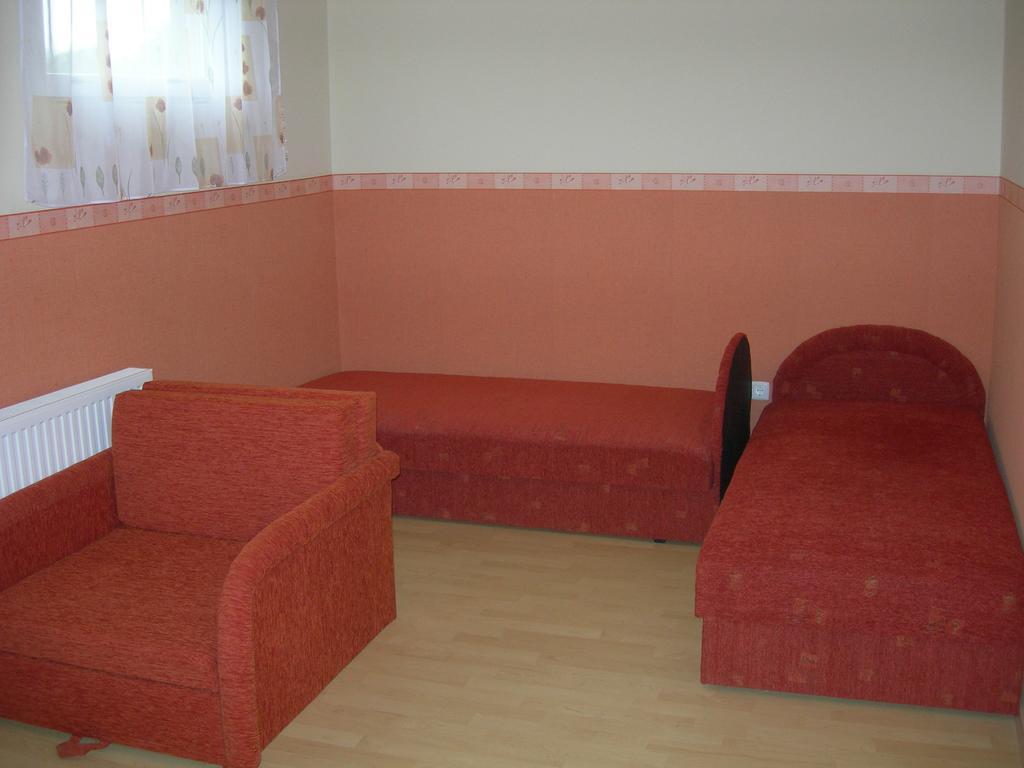 Radek Vendégház és Apartman Halászi Esterno foto