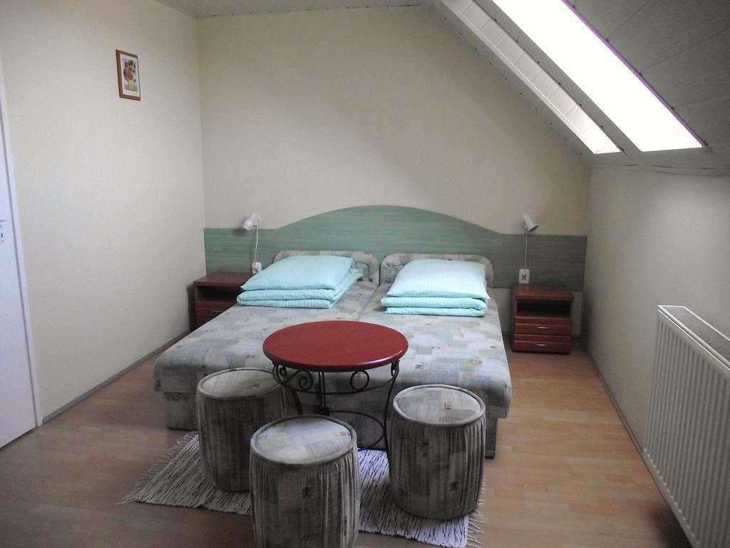 Radek Vendégház és Apartman Halászi Esterno foto